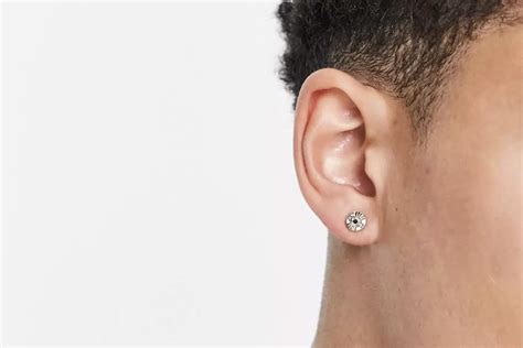 boucles d'oreilles versace homme|Boucles d’oreille de Luxe Homme .